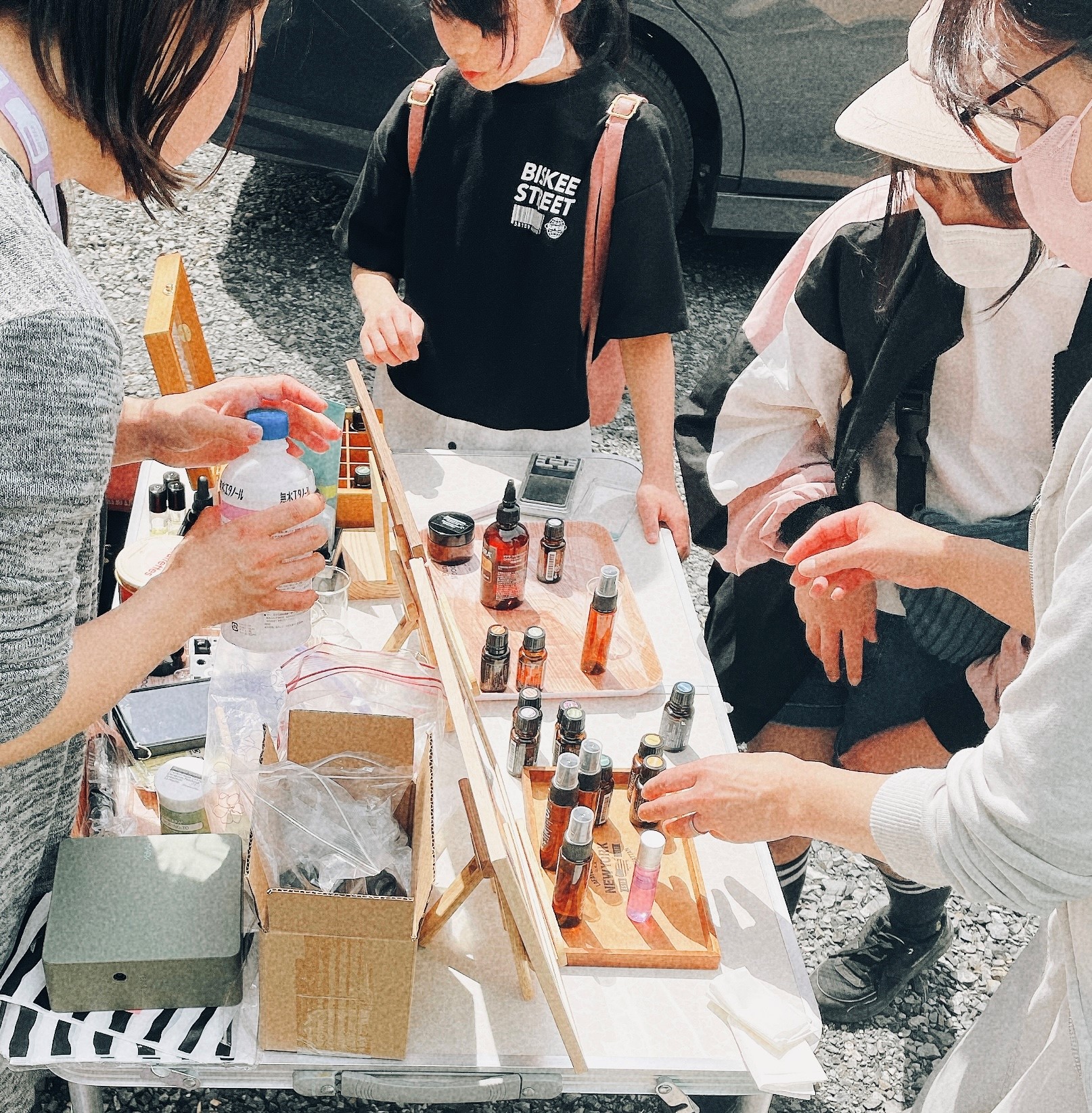 岡部工務店で開催したアロマクラフトワークショップの様子