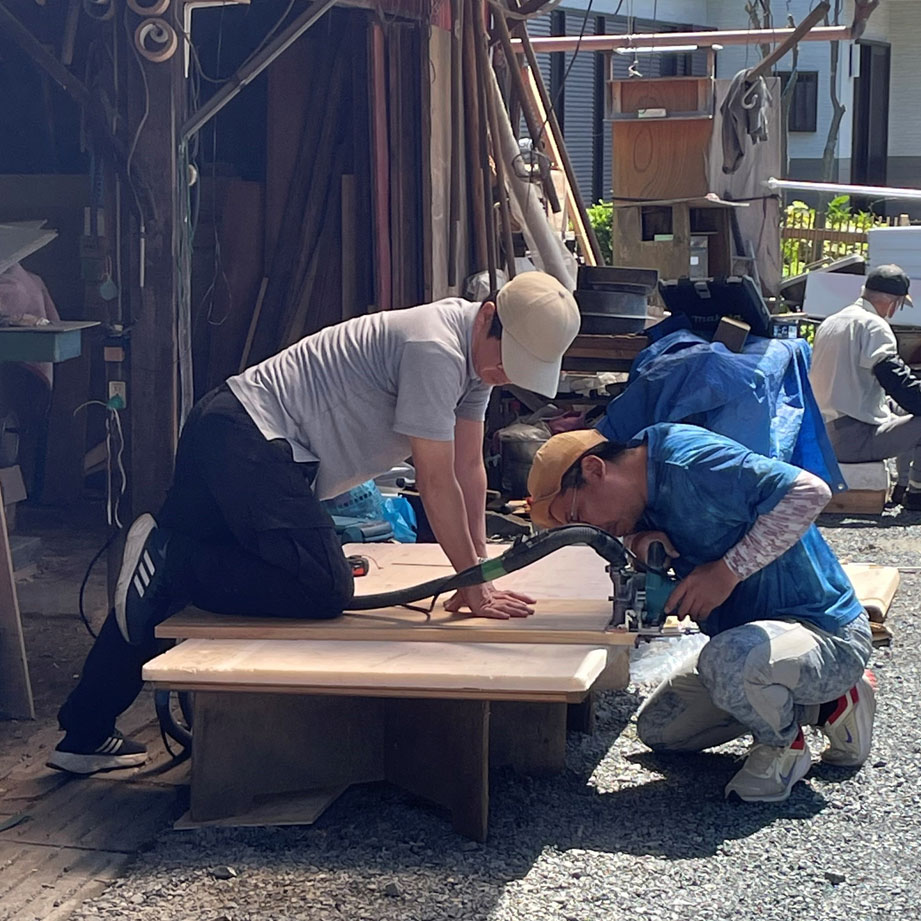 岡部工務店の造作キャビネットを作っているところ