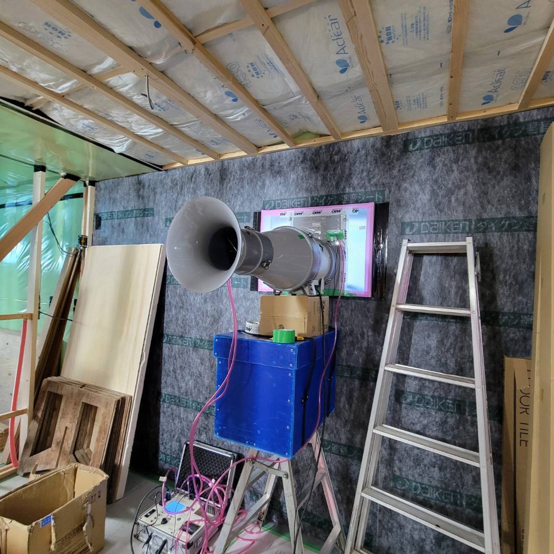 岡部工務店の仕事紹介　万町の家の気密測定