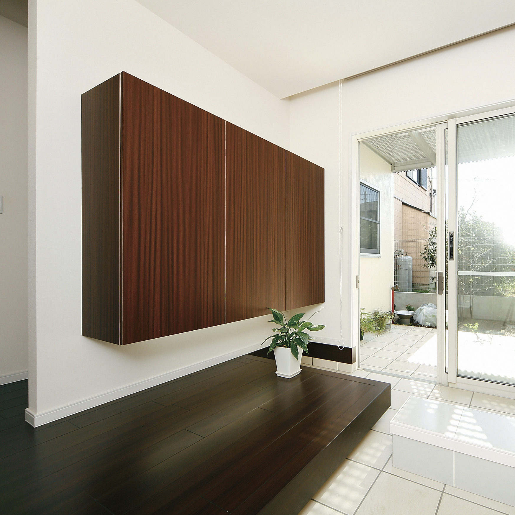 岡部工務店が施工した注文住宅の玄関の収納アイディア施工事例