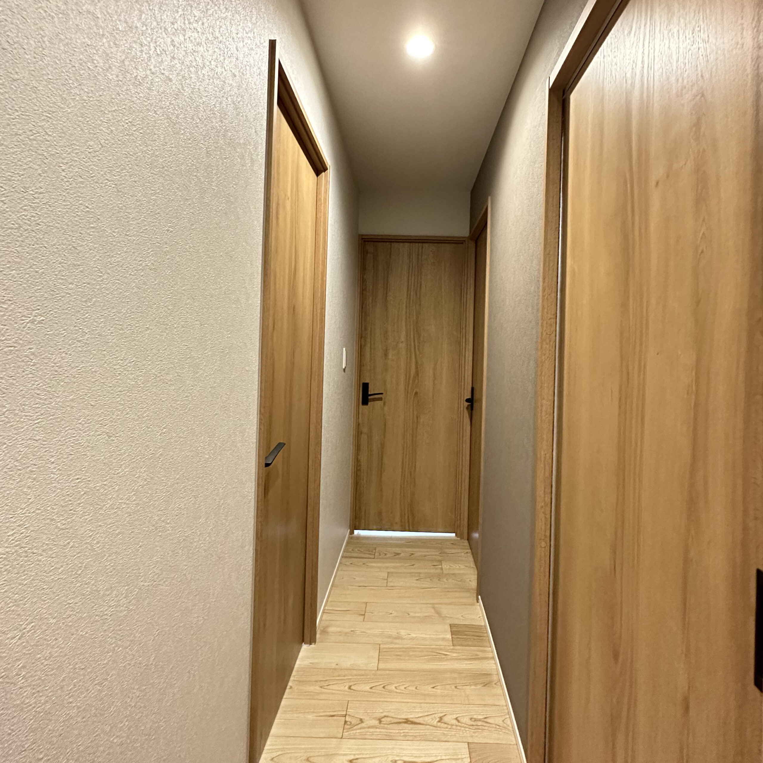 岡部工務店が施工した賃貸アパートの廊下の施工事例